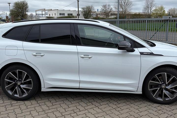 Hvid Skoda Enyaq fra 2022