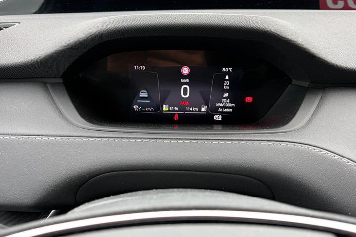 Hvid Skoda Enyaq fra 2022