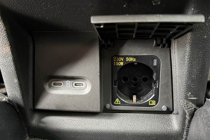 Hvid Skoda Enyaq fra 2022