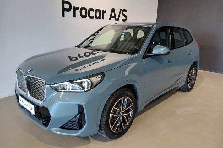 Grøn BMW iX1 fra 2025