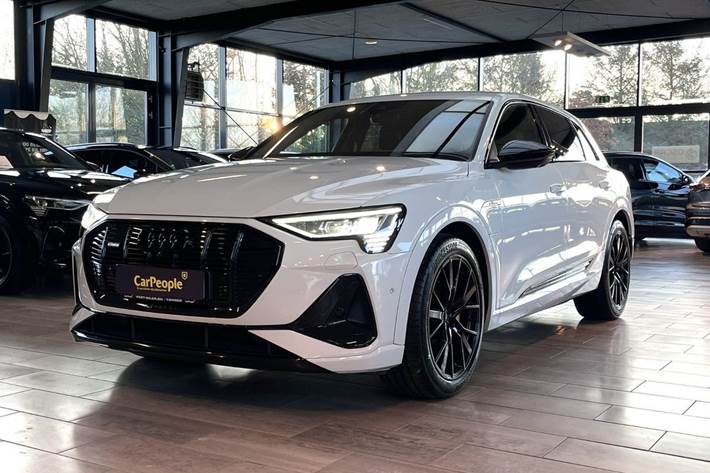 Hvid Audi e-tron fra 2022