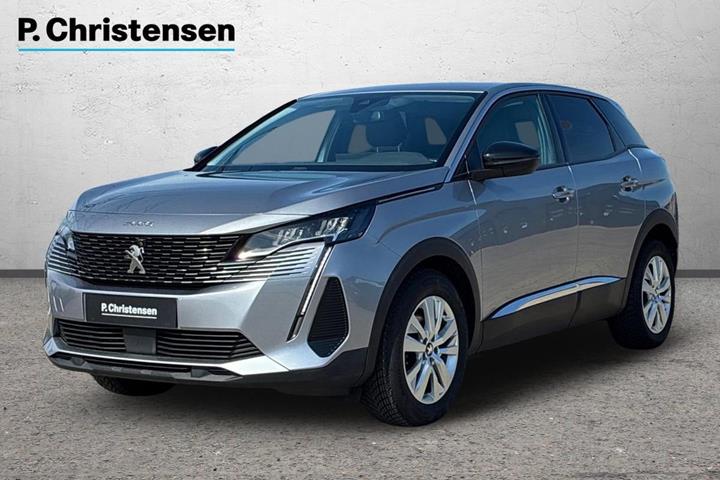 Sølv Peugeot 3008 fra 2023 set udefra