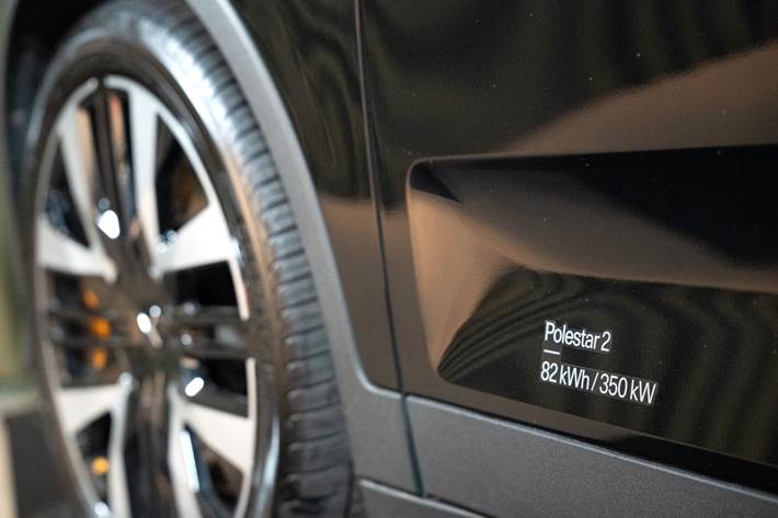 Sort Polestar 2 fra 2024