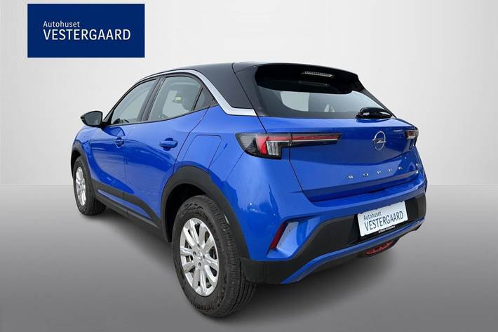 Blå Opel Mokka-e fra 2023