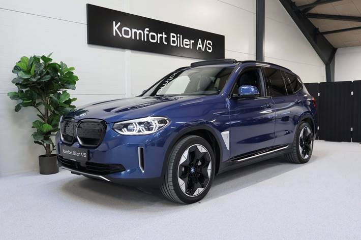Blå BMW iX3 fra 2021