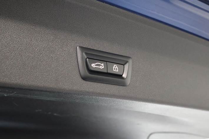 Blå BMW iX3 fra 2021