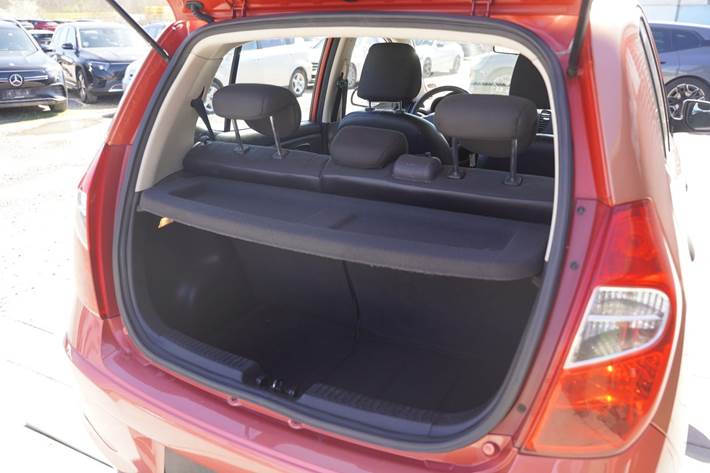 Orange Hyundai i10 fra 2011