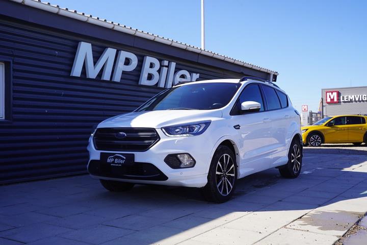 Hvid Ford Kuga fra 2018 set udefra