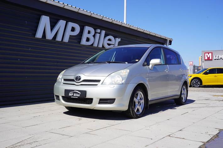 Grå Toyota Corolla Verso fra 2006