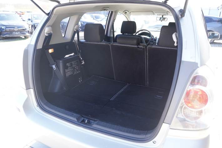 Grå Toyota Corolla Verso fra 2006