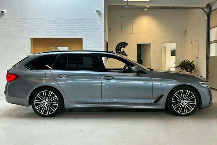 Grå BMW 520d fra 2019