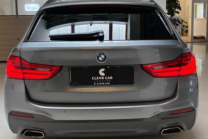 Grå BMW 520d fra 2019