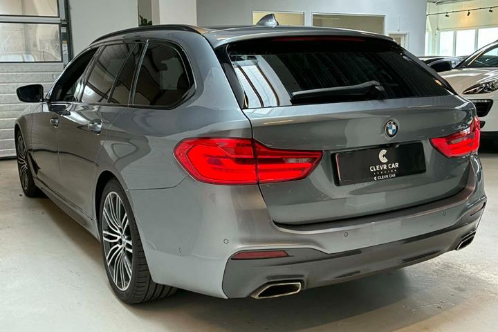 Grå BMW 520d fra 2019