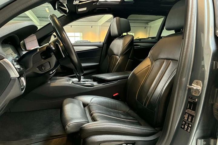 Grå BMW 520d fra 2019