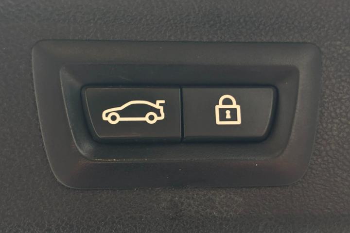 Grå BMW 520d fra 2019