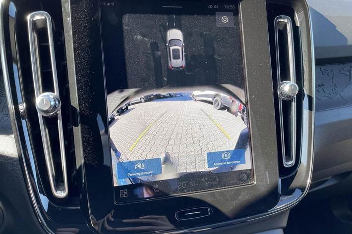 Brun Volvo EX40 fra 2025