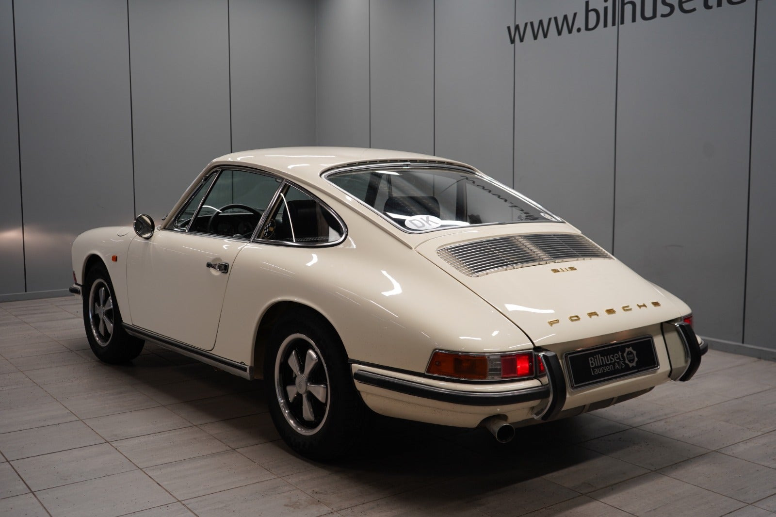 Hvid Porsche 911 S fra 1968 set udefra