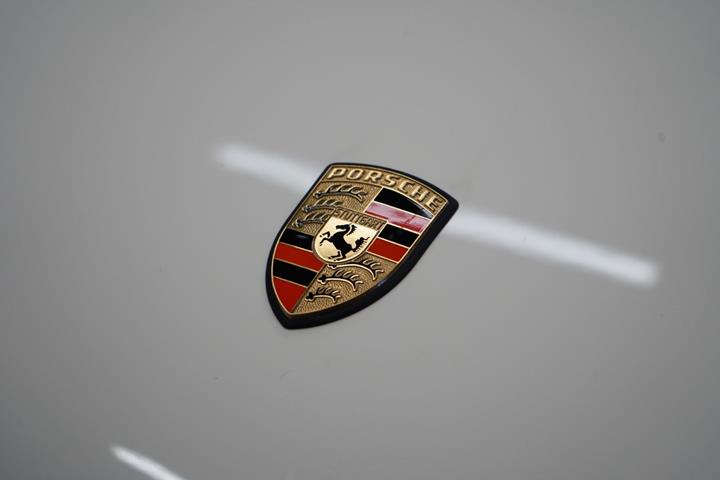 Hvid Porsche 911 S fra 1968