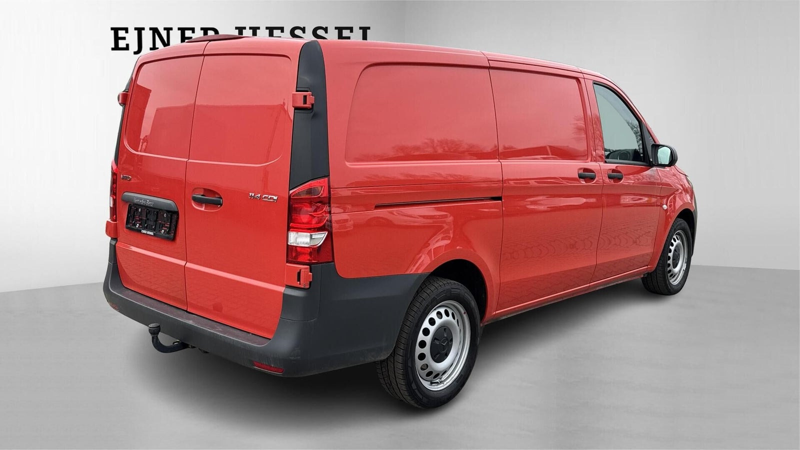 Rød Mercedes Vito 114 fra 2022