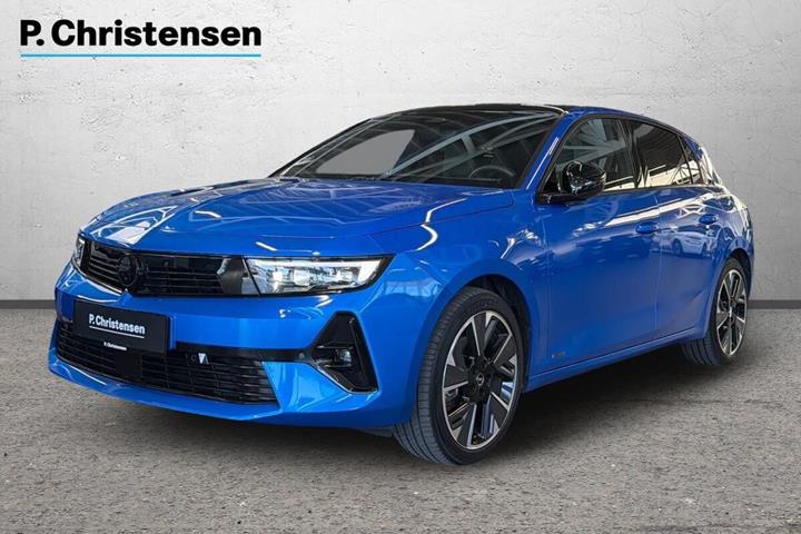 Blå Opel Astra-e fra 2023 set udefra
