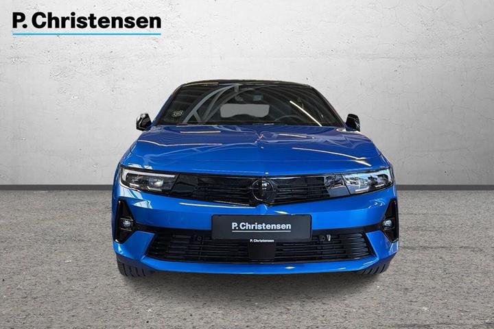 Blå Opel Astra-e fra 2023