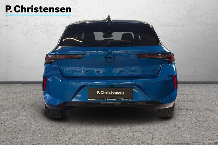 Blå Opel Astra-e fra 2023