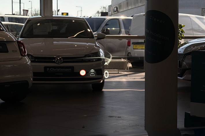 Blå Opel Astra-e fra 2023