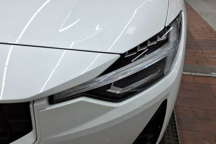 Hvid Polestar 2 fra 2023