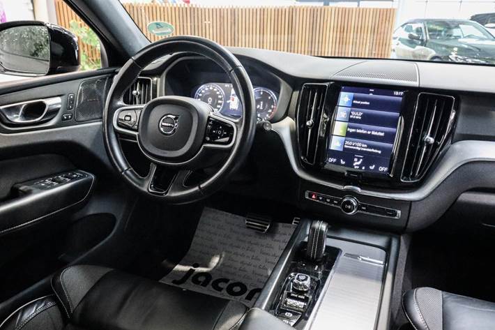 Grå Volvo XC60 fra 2020