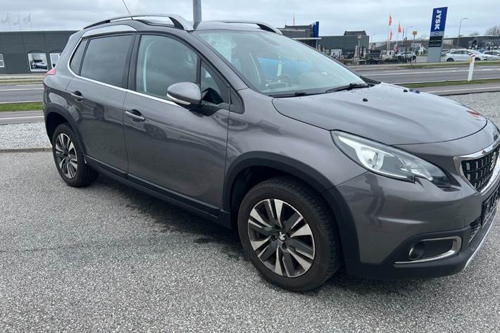 Grå Peugeot 2008 fra 2017