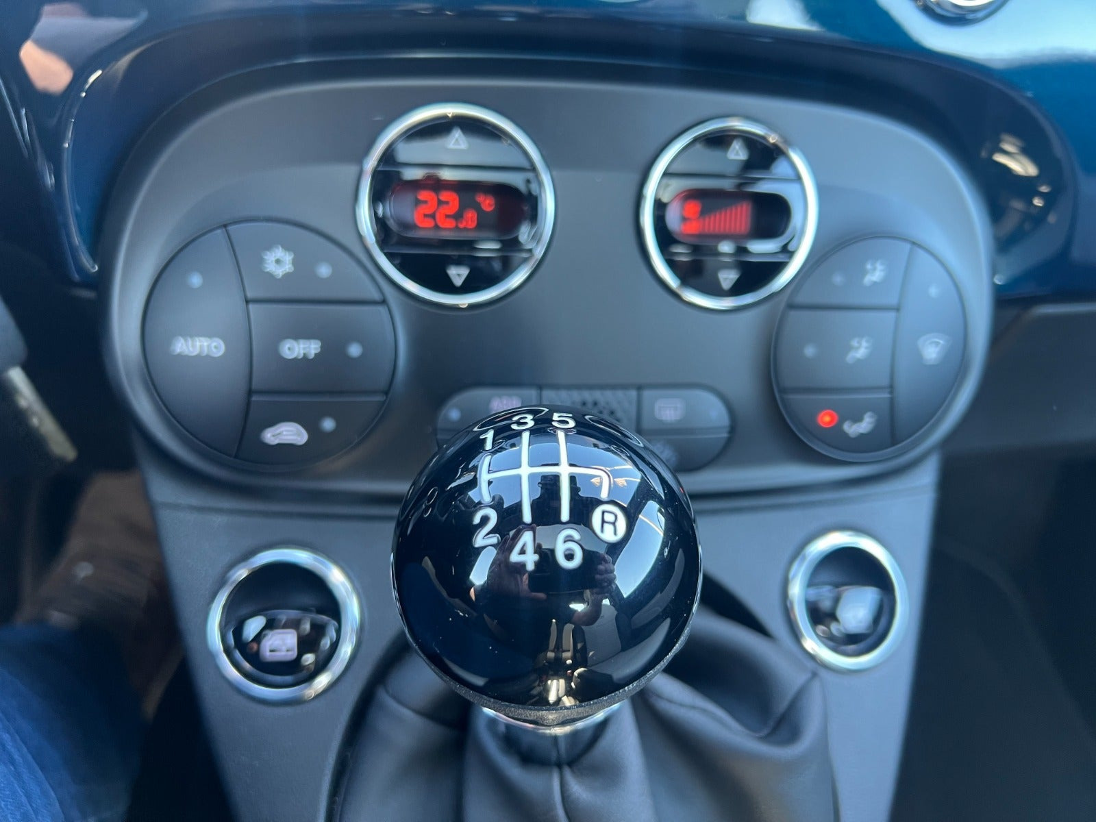 Blå Fiat 500 fra 2021