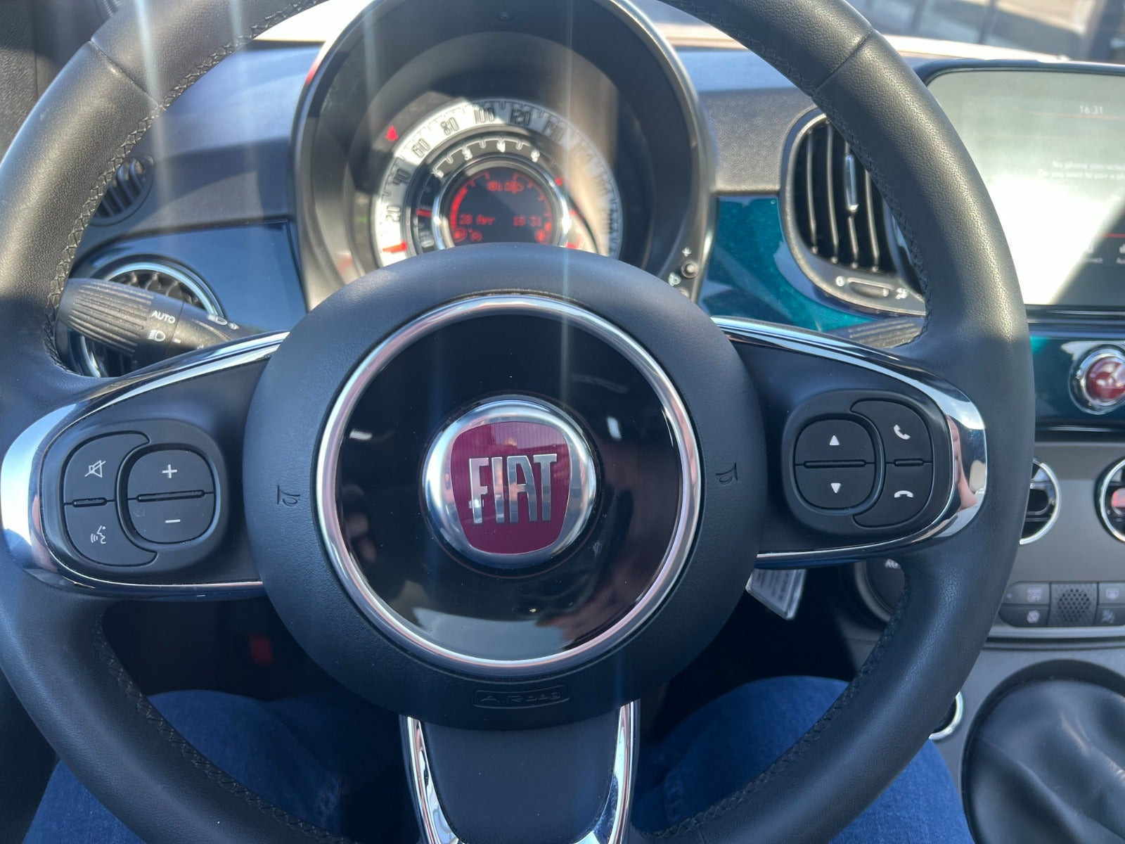 Blå Fiat 500 fra 2021