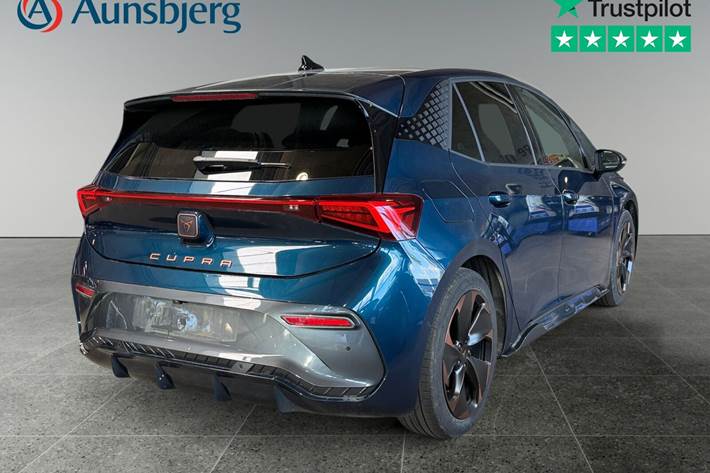 Blå Cupra Born fra 2023