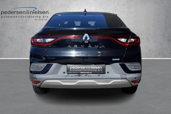 Sort Renault Arkana fra 2022 set udefra