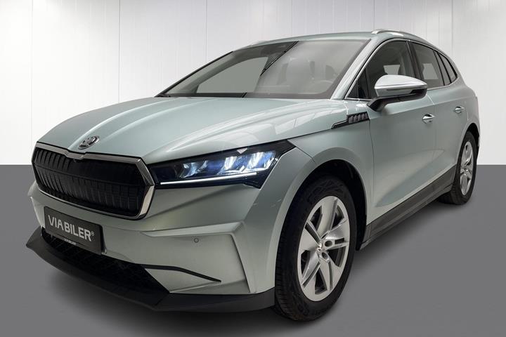 Sølv Skoda Enyaq fra 2023 set udefra