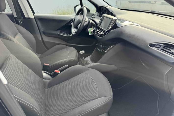 Gul Peugeot 208 fra 2019