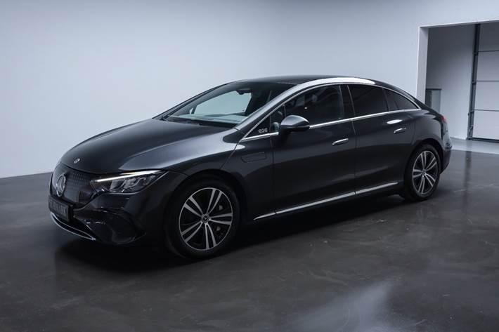 Grå Mercedes EQE350+ fra 2023