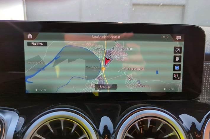 Hvid Mercedes EQB250+ fra 2024