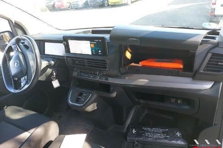 Hvid Opel Vivaro fra 2025