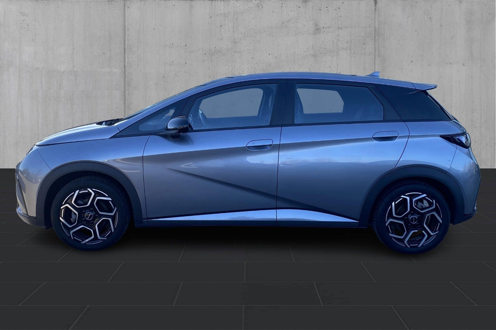 Grå BYD Dolphin fra 2024