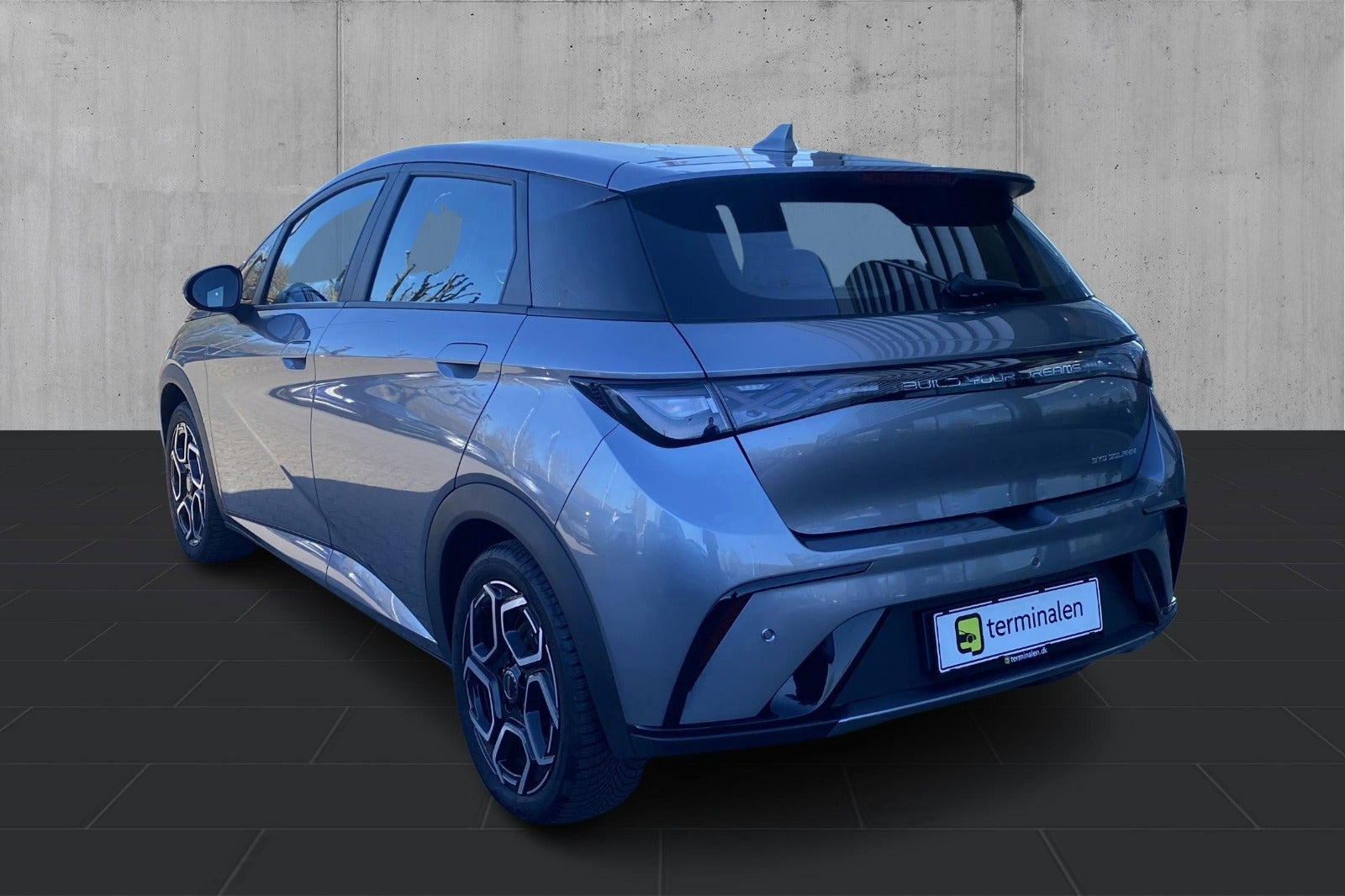 Grå BYD Dolphin fra 2024