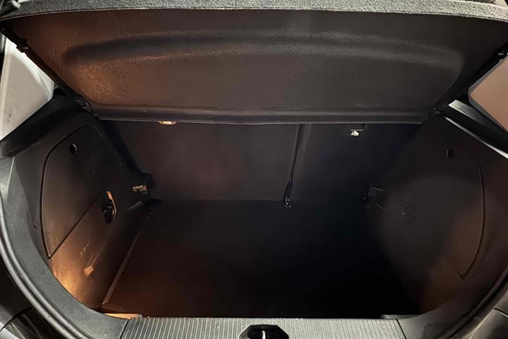 Sort Opel Corsa fra 2016