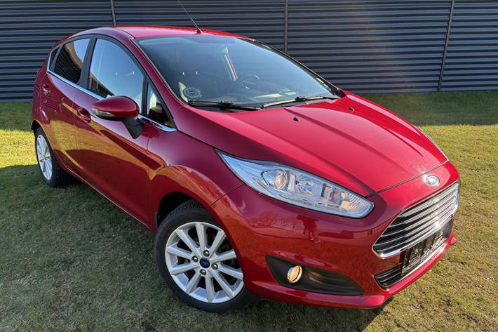 Rød Ford Fiesta fra 2016