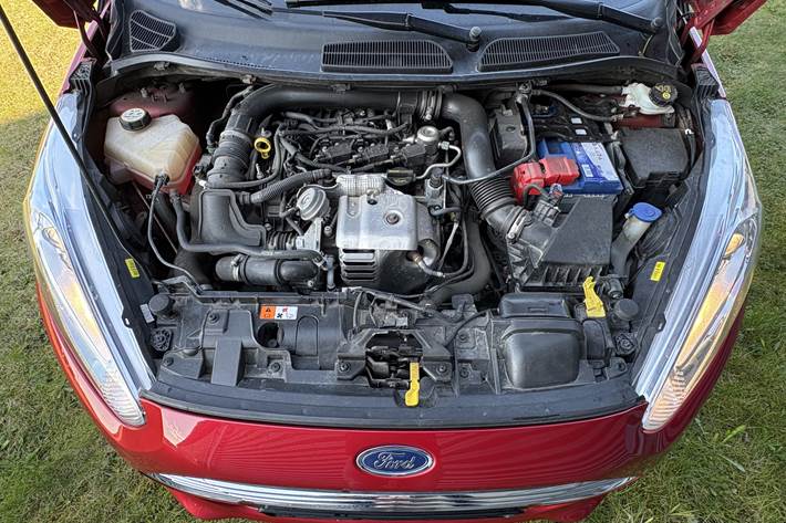 Rød Ford Fiesta fra 2016