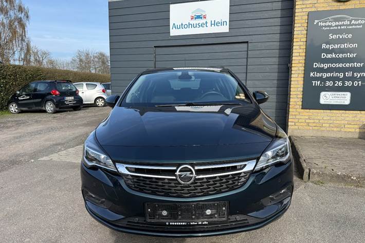 Grøn Opel Astra fra 2017