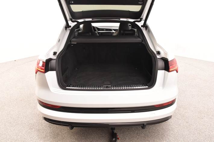 Hvid Audi e-tron fra 2020