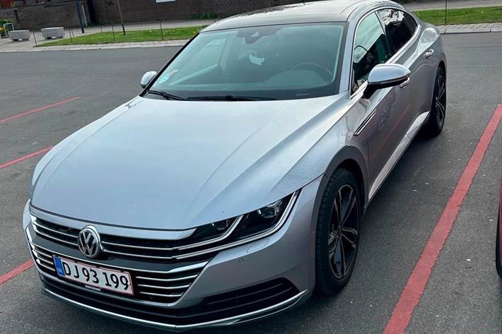 Grå VW Arteon fra 2019