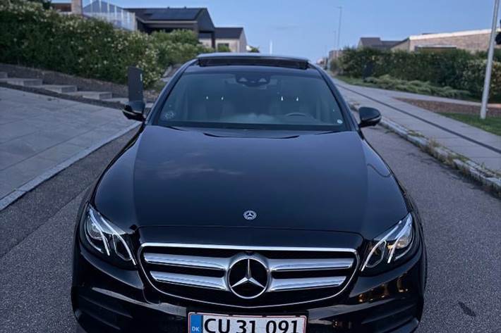 Sort Mercedes E220 d fra 2019