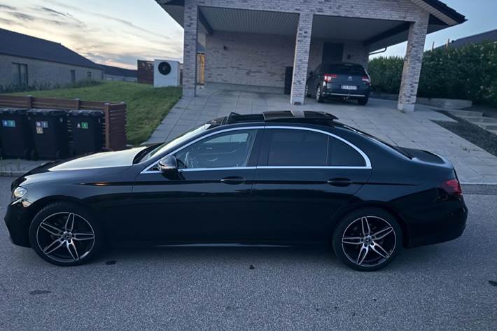 Sort Mercedes E220 d fra 2019