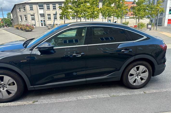 Sort Audi e-tron fra 2021